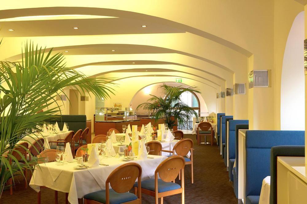 ホテル ド フランス ウィーン レストラン 写真